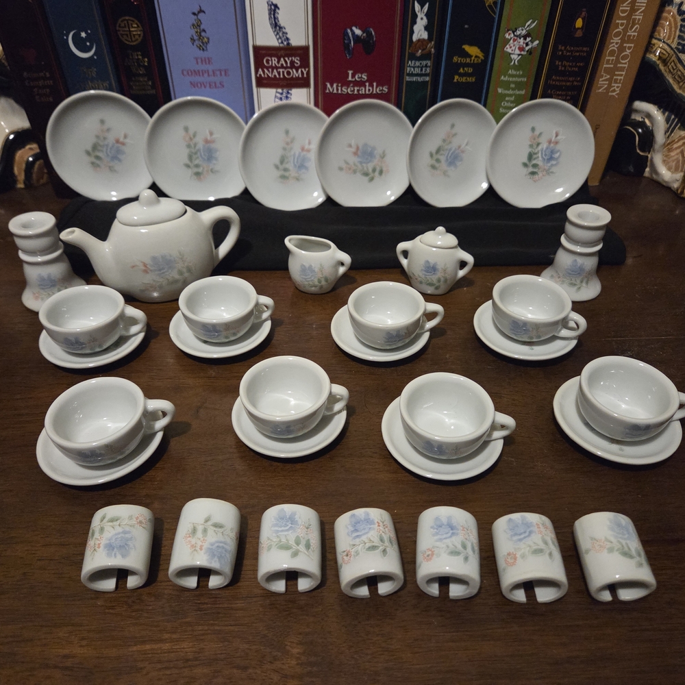 Floral Ceramic Tea Set - Picture 4 of 6